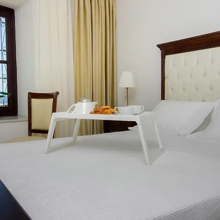Megaron Apartment *